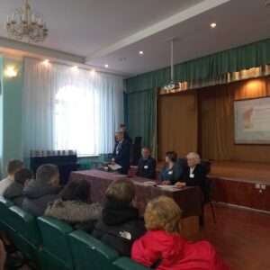 Преподаватели выступают перед гостями